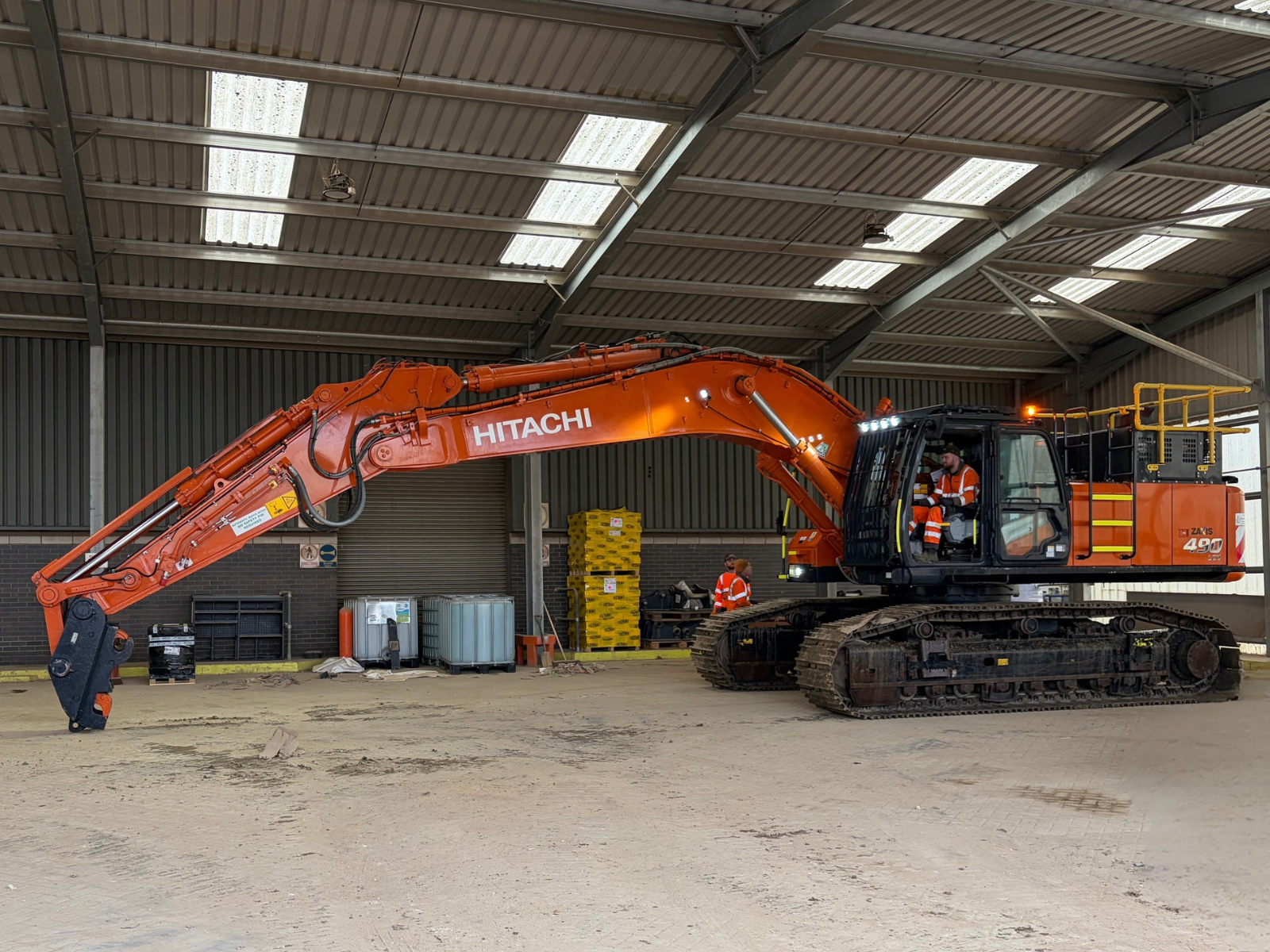 Hitachi ZX490LCH-7 Hitachi excavator available from Synergy Hire